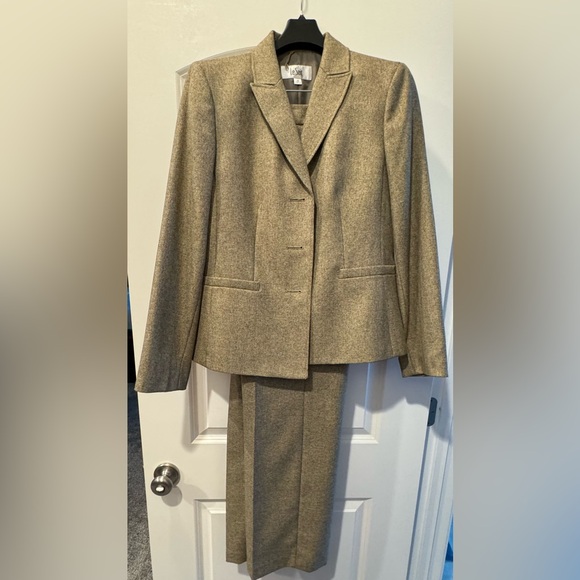 Le Suit Jackets & Blazers - Le Suit - Women’s lined two-piece suit EXCELLENT condition